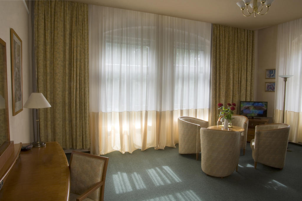 Dr. Adler Spa & Kurhotel Франтішкови-Лазнє Екстер'єр фото