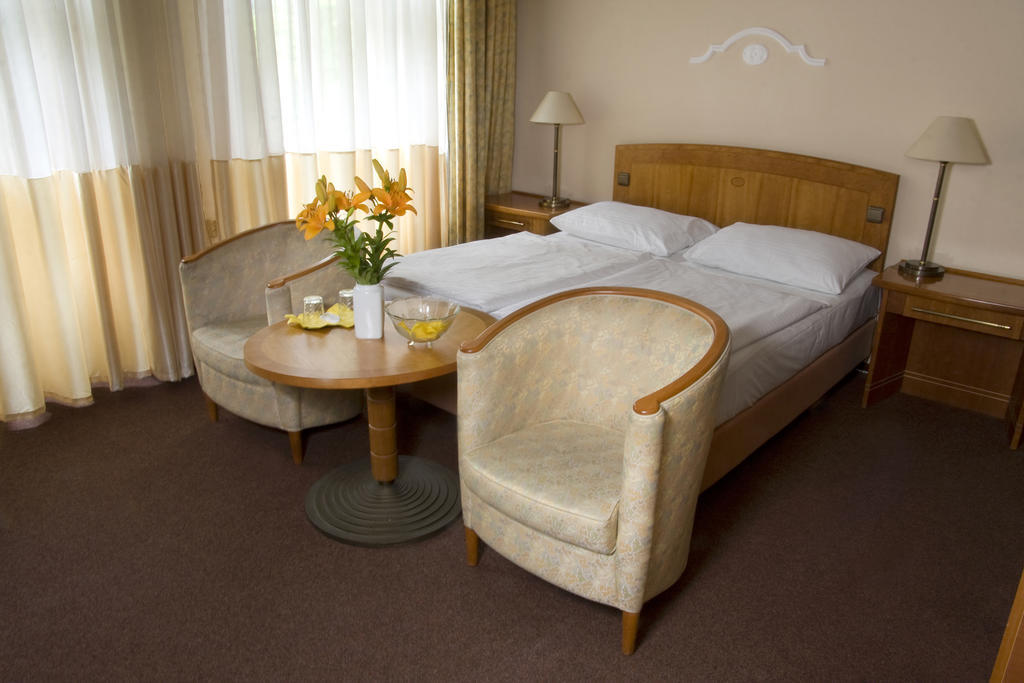 Dr. Adler Spa & Kurhotel Франтішкови-Лазнє Номер фото