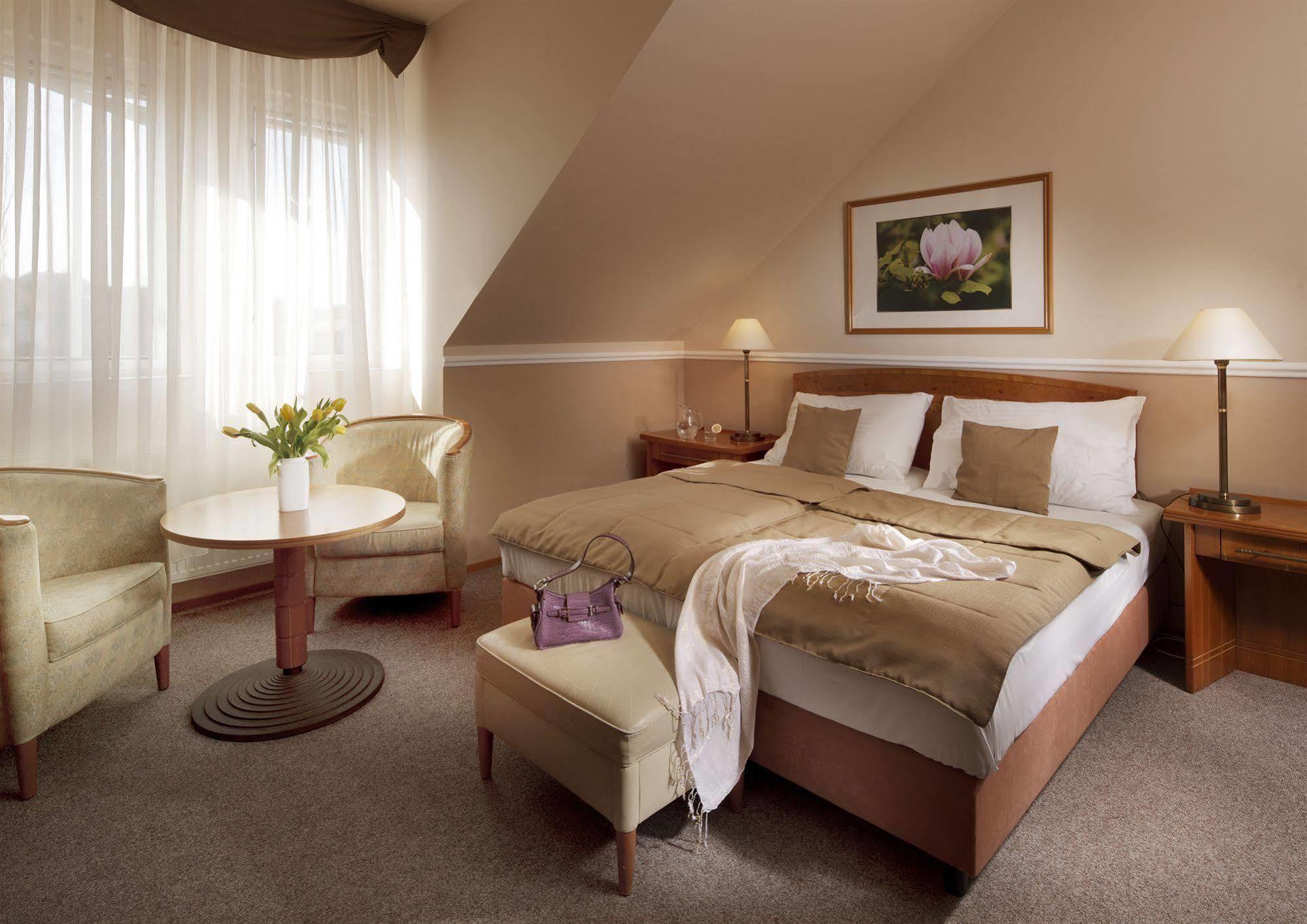 Dr. Adler Spa & Kurhotel Франтішкови-Лазнє Екстер'єр фото