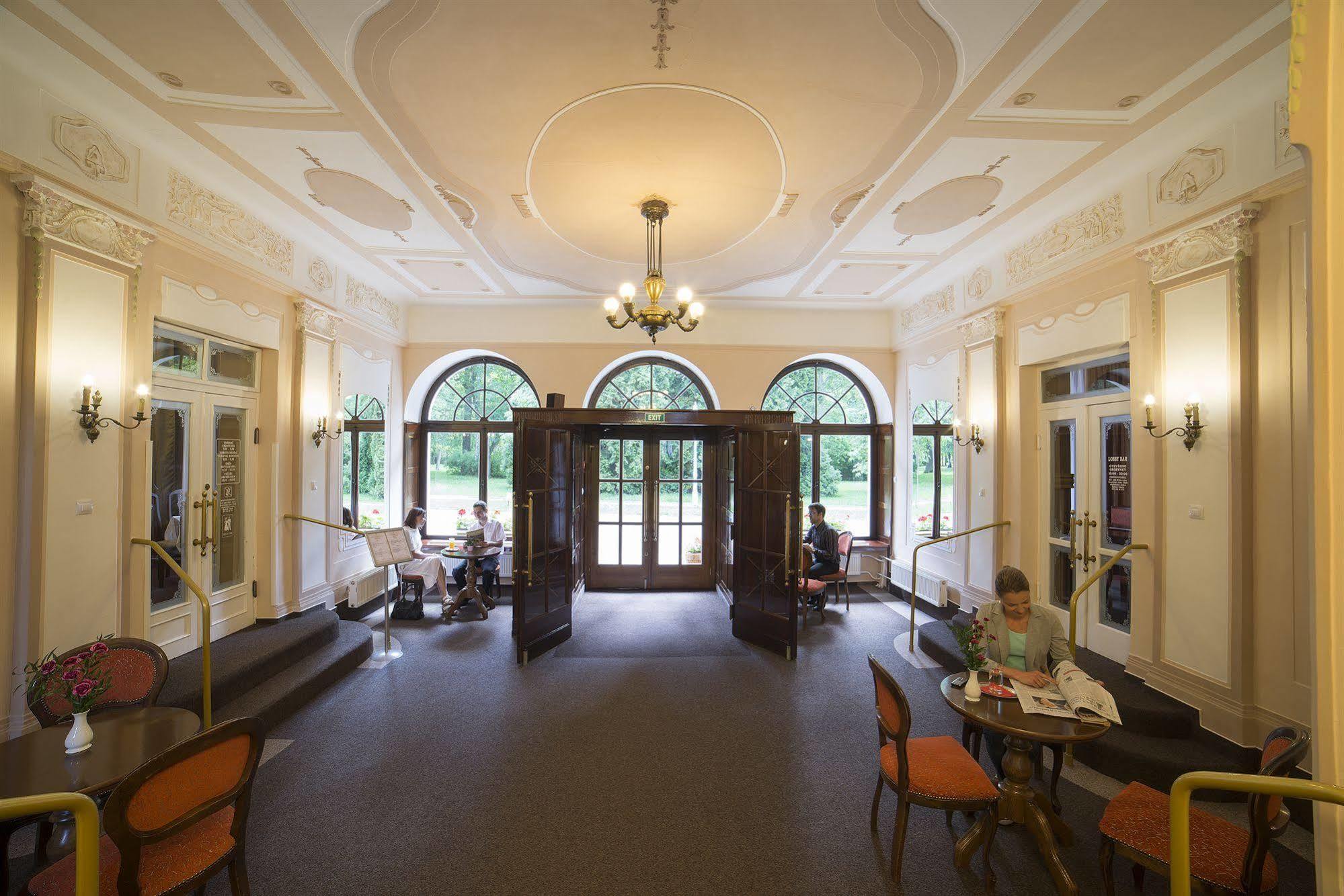 Dr. Adler Spa & Kurhotel Франтішкови-Лазнє Екстер'єр фото
